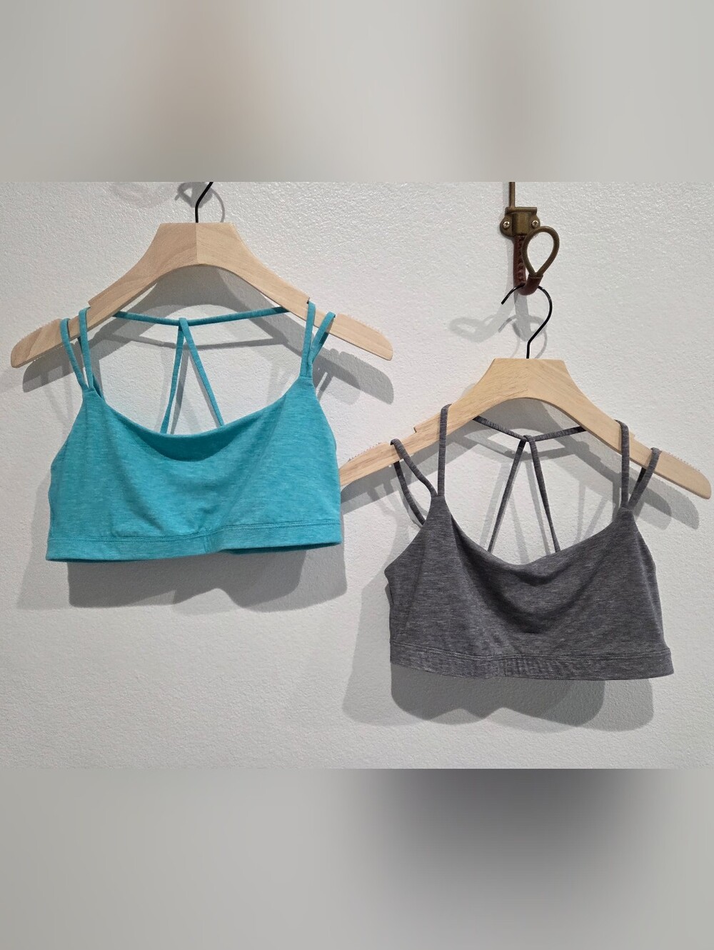 GapFit Low Impact Strappy Breathe Sports Bras - Aqua and Gray Med